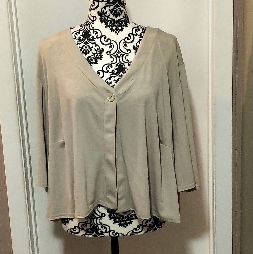 PENNINGTONS 4X LIGHT BEIGE ONE BUTTON SHRUG - EUC